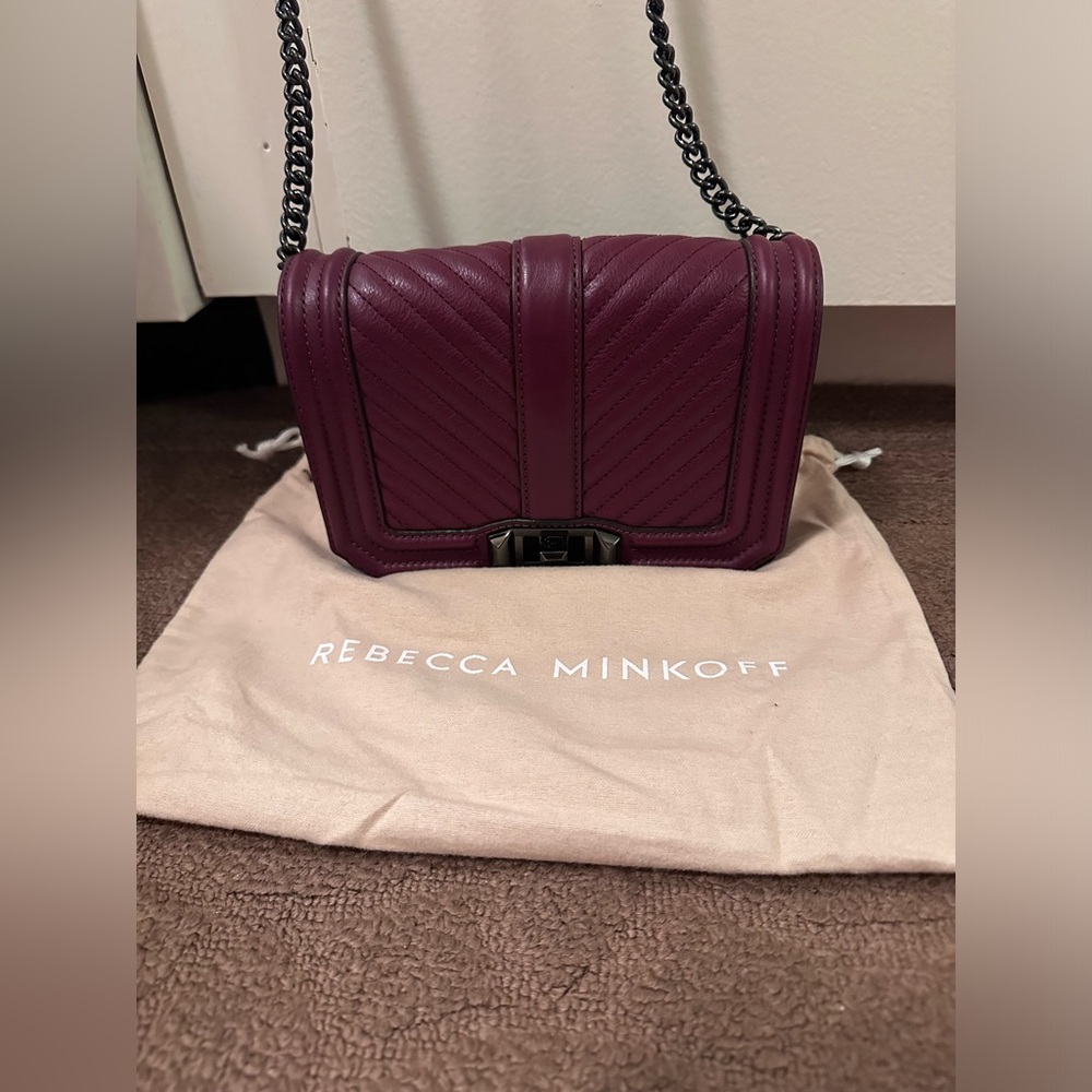 Rebecca Minkoff Chevron Quilted Avery Shoulder bag. Slightly used.